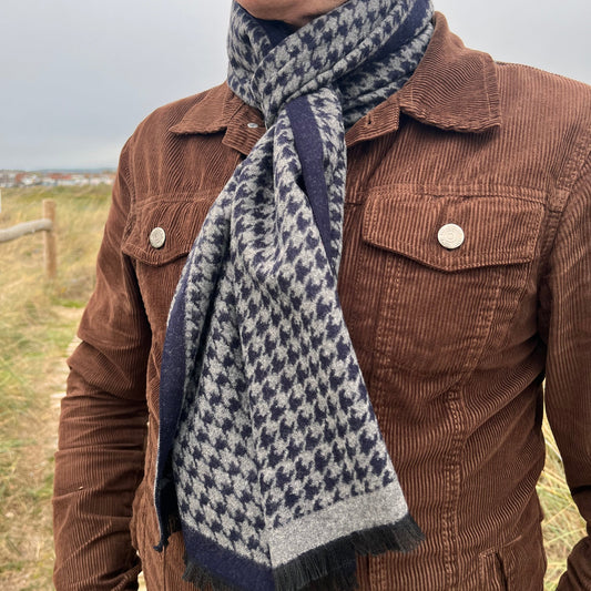 Man earing blue houndstooth Ashcroft scarf at the beach